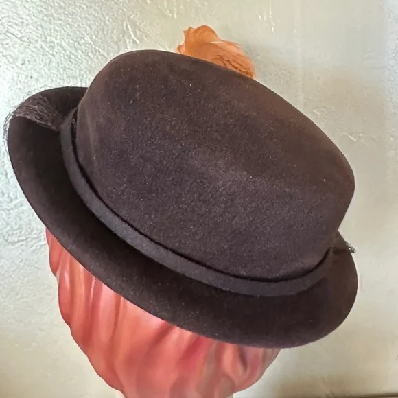 DAPPER 1940s' BROWN FELT HAT WITH PEAR & RUST COLORED FEATHER TRIM + VEIL